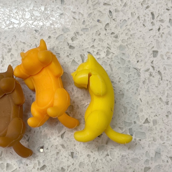 Bundle of 6 Cat Wine Charms, Silicone Drink Markers, Fits Wine Glasses and Cans - Picture 5 of 5